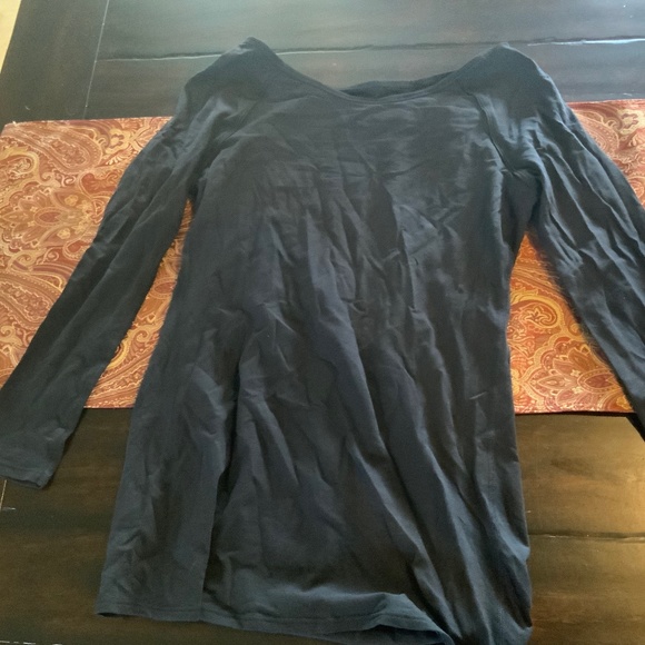 Lululemon Long Sleeve Black Shirt with back cut out,  size 6, worn once - Picture 1 of 4